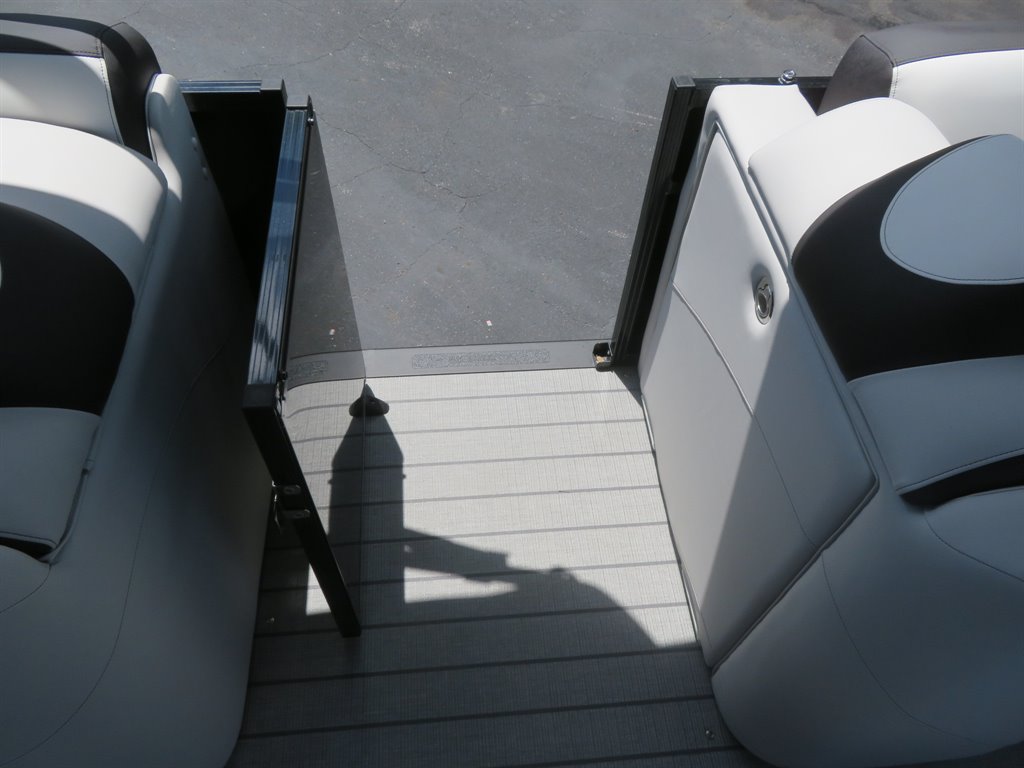 2027 Avalon 25 LSZ VRB - $99,800
