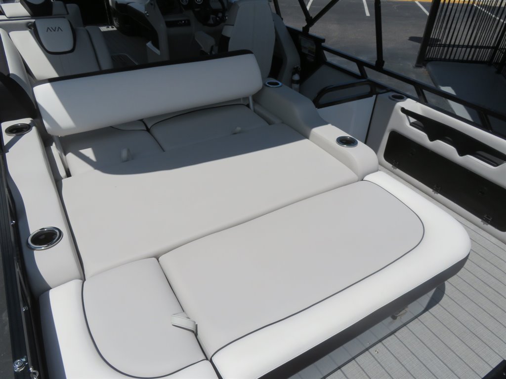 2027 Avalon 25 LSZ VRB - $99,800