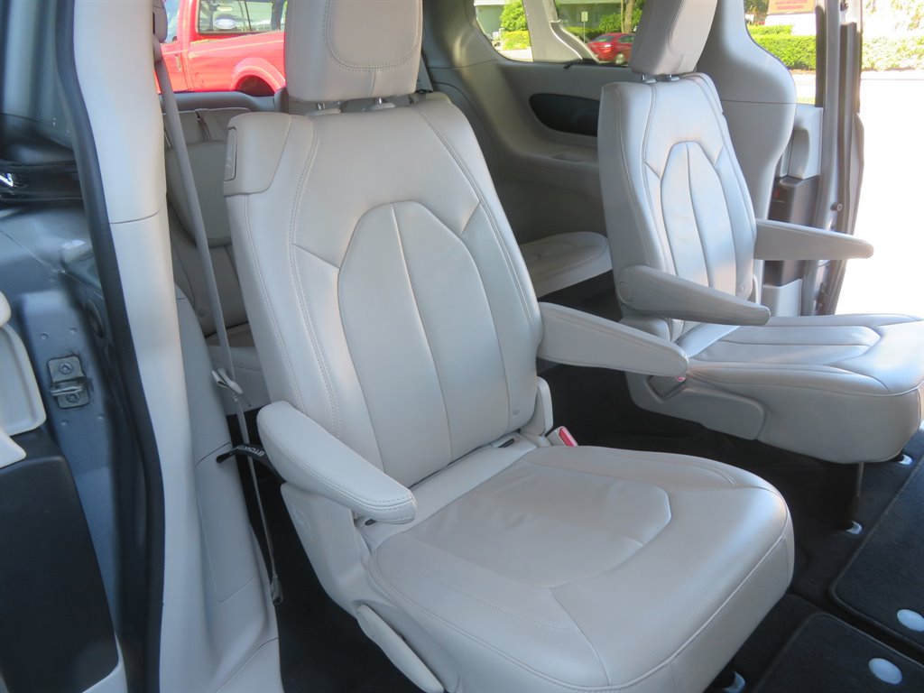 2017 Chrysler Pacifica - $11,900