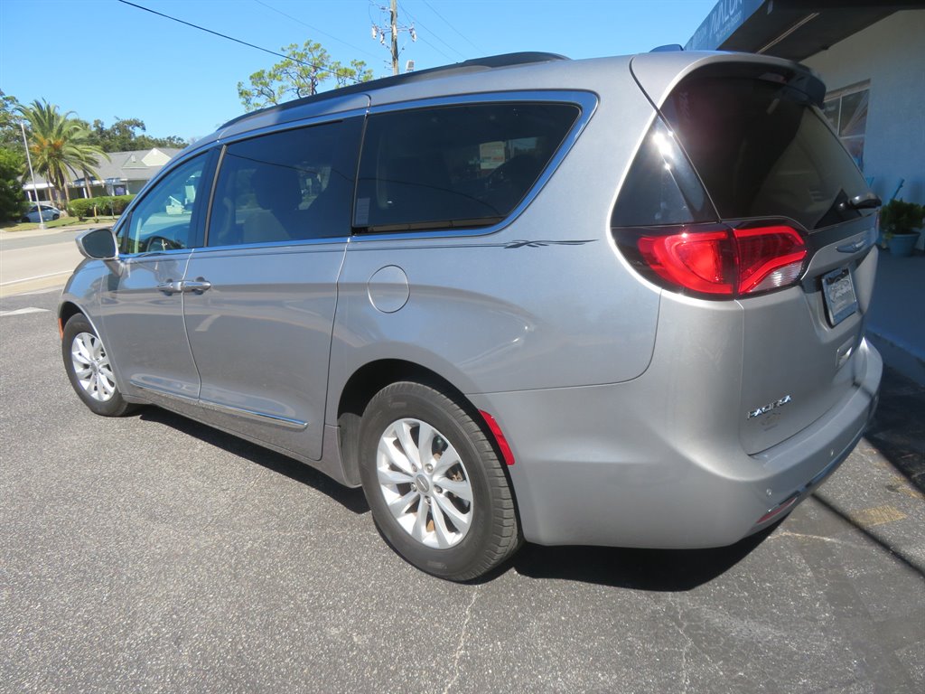 2017 Chrysler Pacifica - $11,900