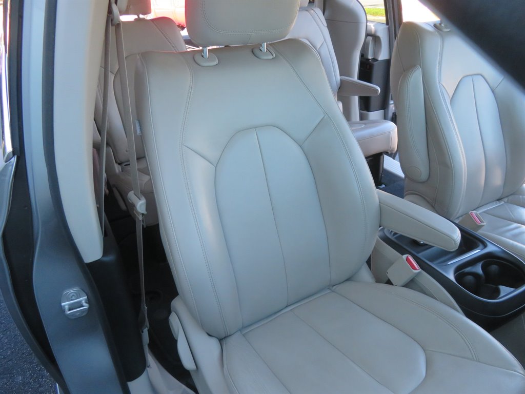 2017 Chrysler Pacifica - $11,900