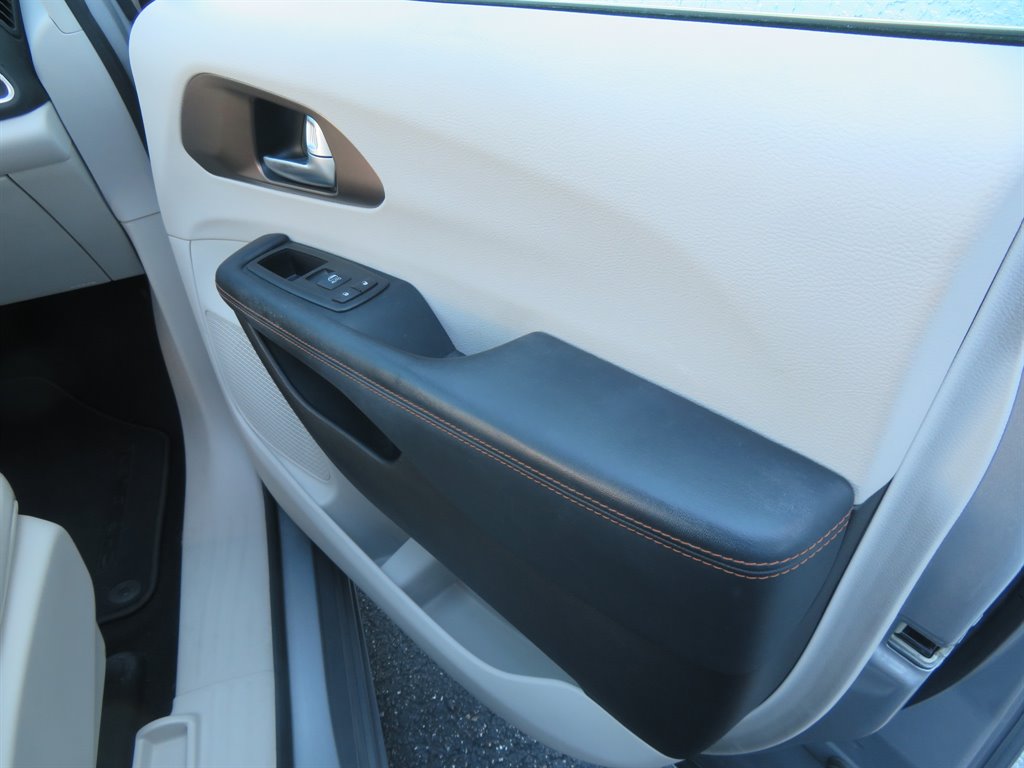 2017 Chrysler Pacifica - $11,900