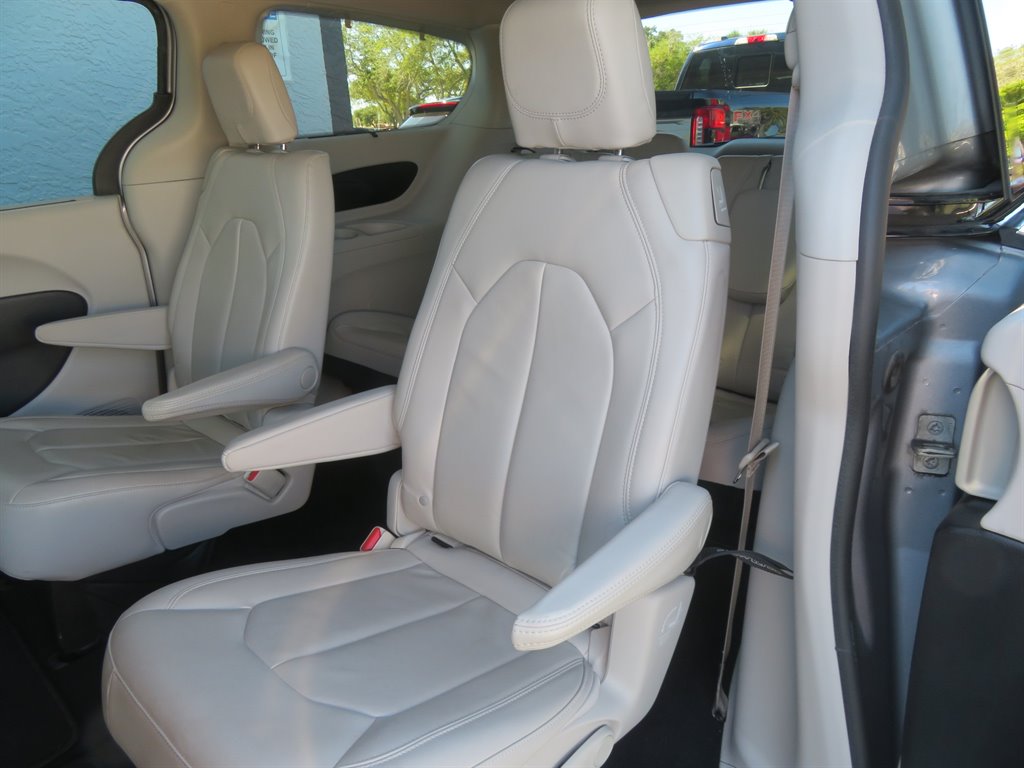 2017 Chrysler Pacifica - $11,900