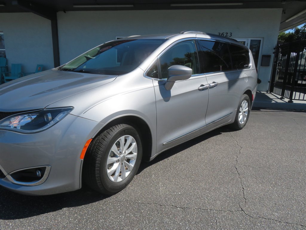 2017 Chrysler Pacifica - $11,900