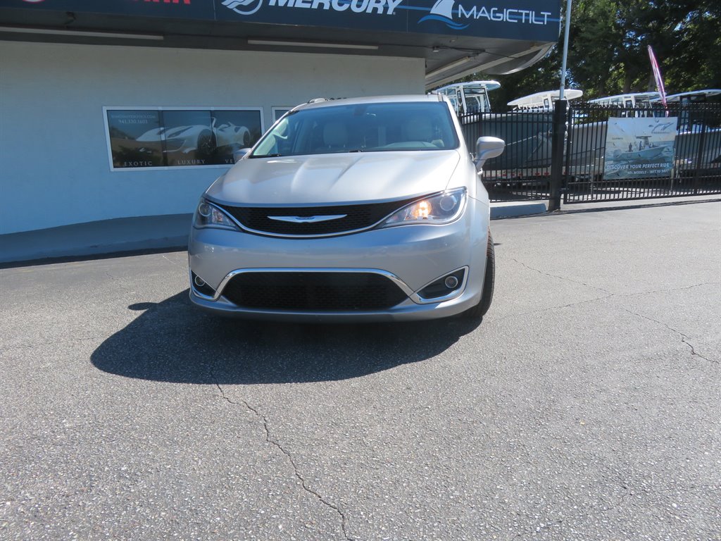 2017 Chrysler Pacifica - $11,900
