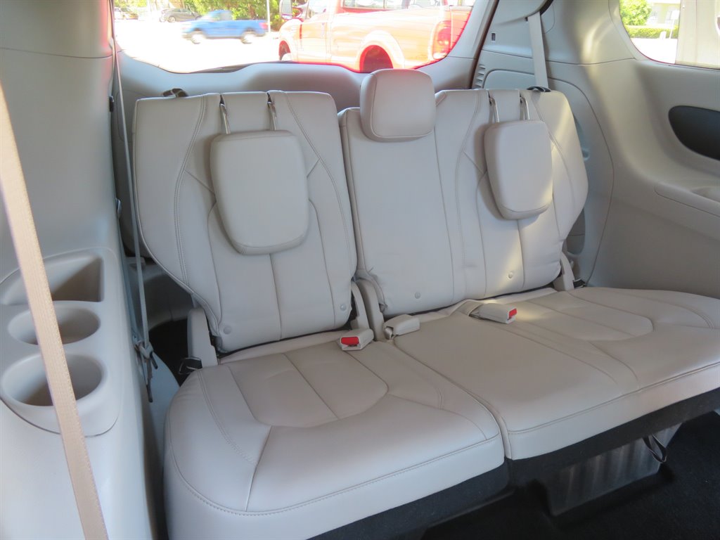 2017 Chrysler Pacifica - $11,900