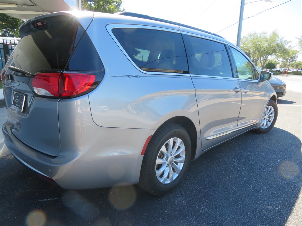 2017 Chrysler Pacifica - $11,900