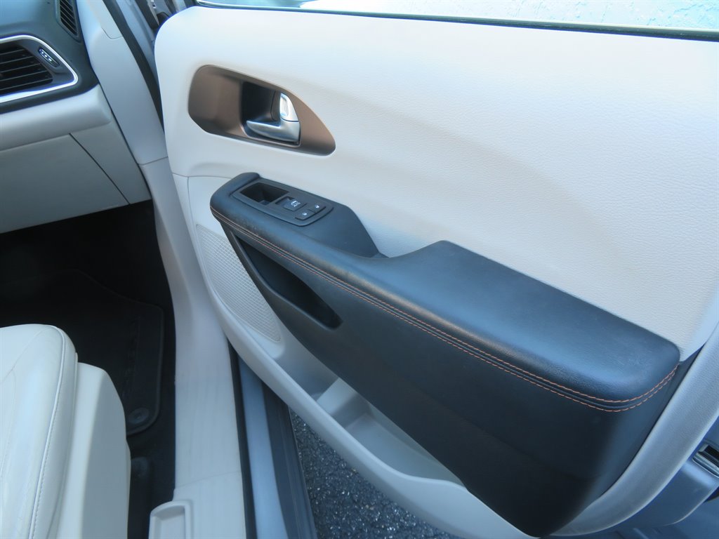 2017 Chrysler Pacifica - $11,900