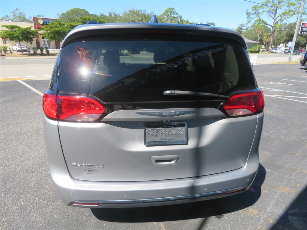2017 Chrysler Pacifica - $11,900