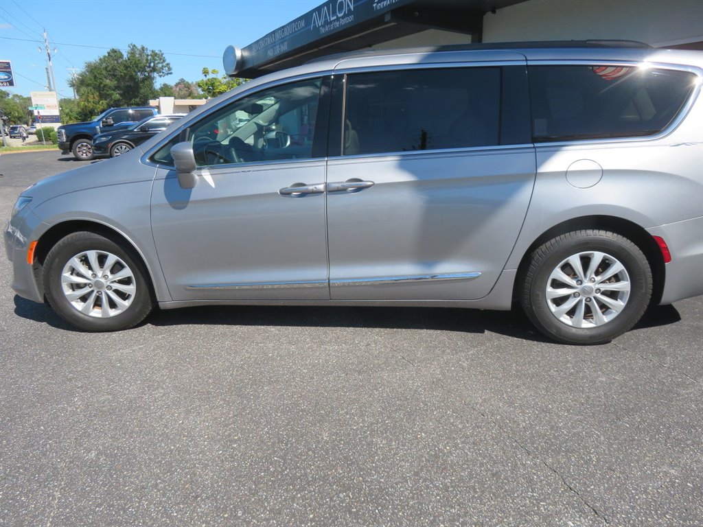 2017 Chrysler Pacifica - $11,900