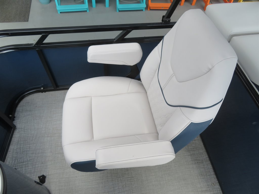 2026 Avalon 23 Venture 85 RF - $74,900