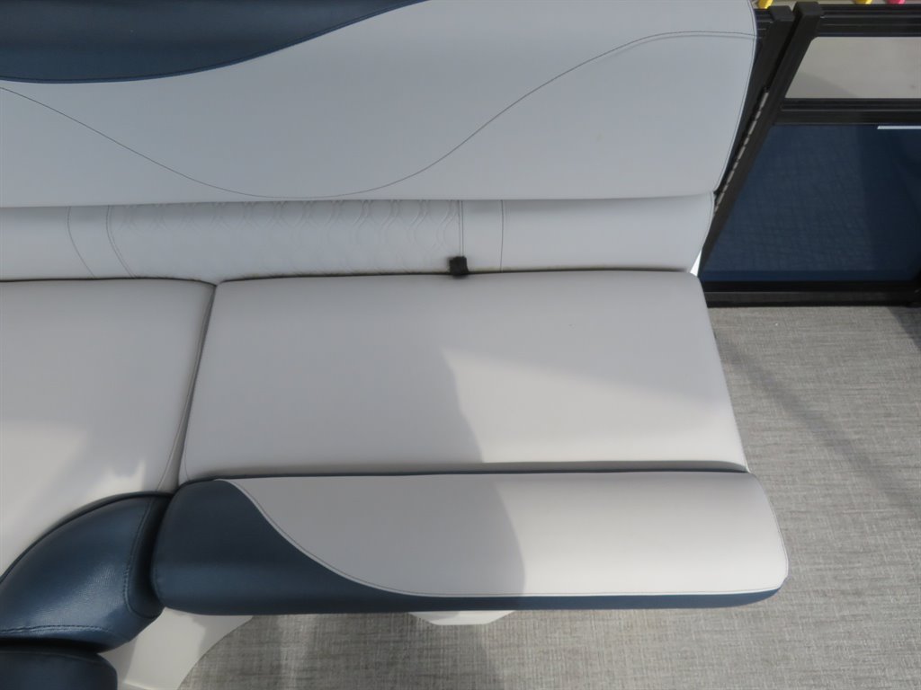 2026 Avalon 23 Venture 85 RF - $74,900