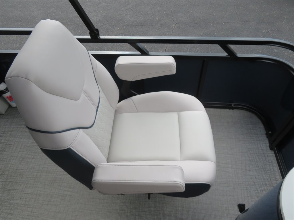 2026 Avalon 23 Venture 85 RF - $74,900