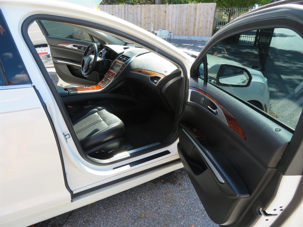 2013 Lincoln MKZ photo