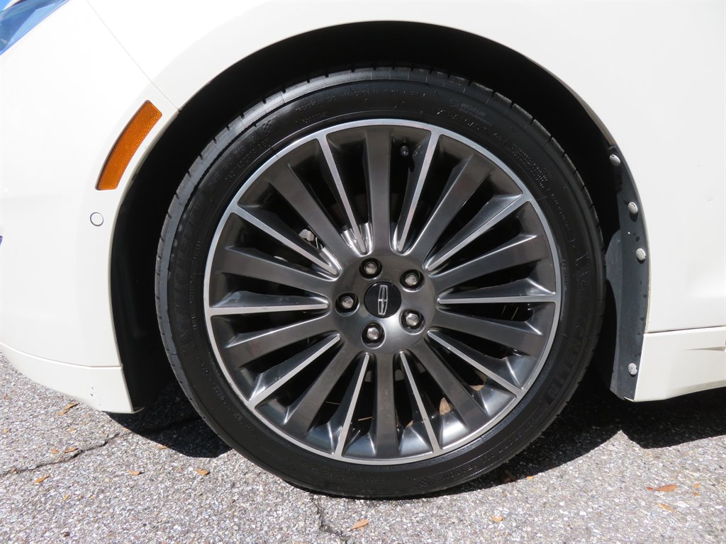 2013 Lincoln MKZ photo