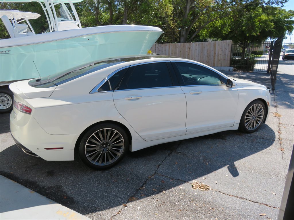 2013 Lincoln MKZ photo