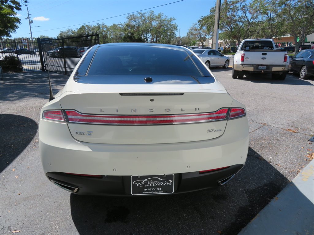 2013 Lincoln MKZ photo