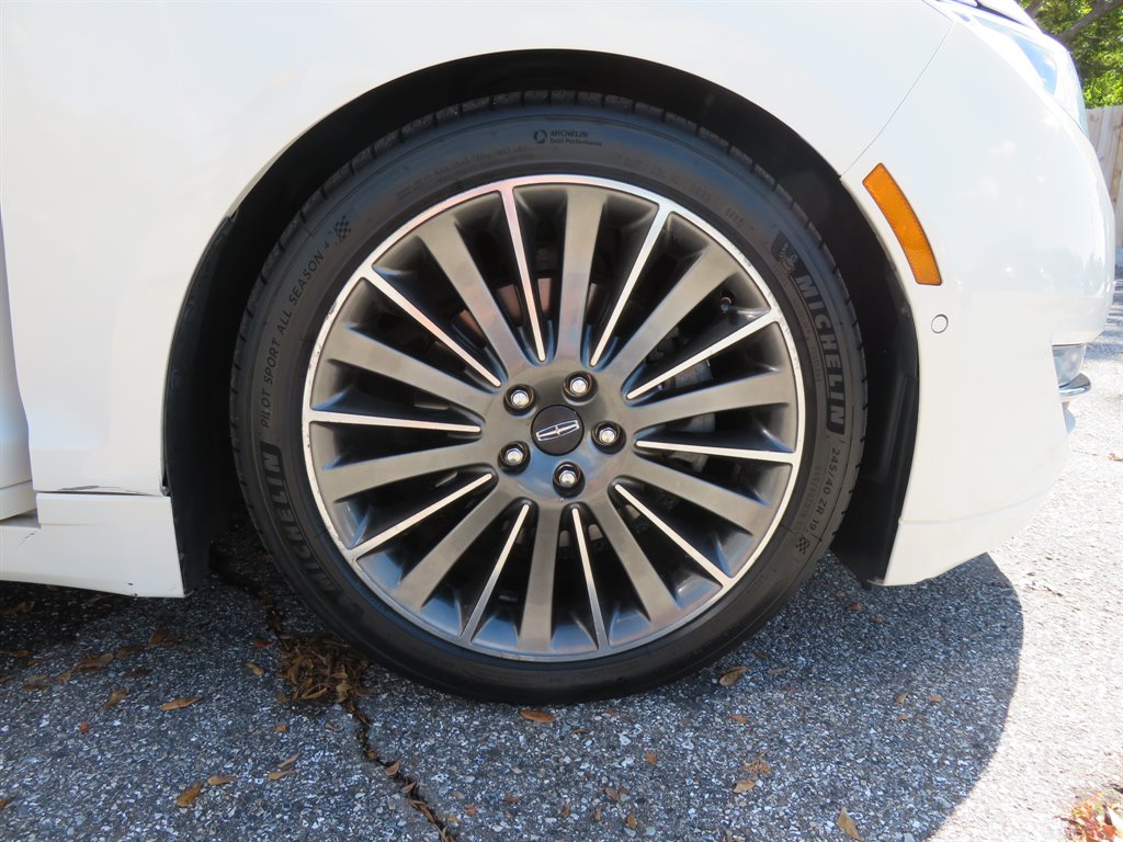 2013 Lincoln MKZ photo
