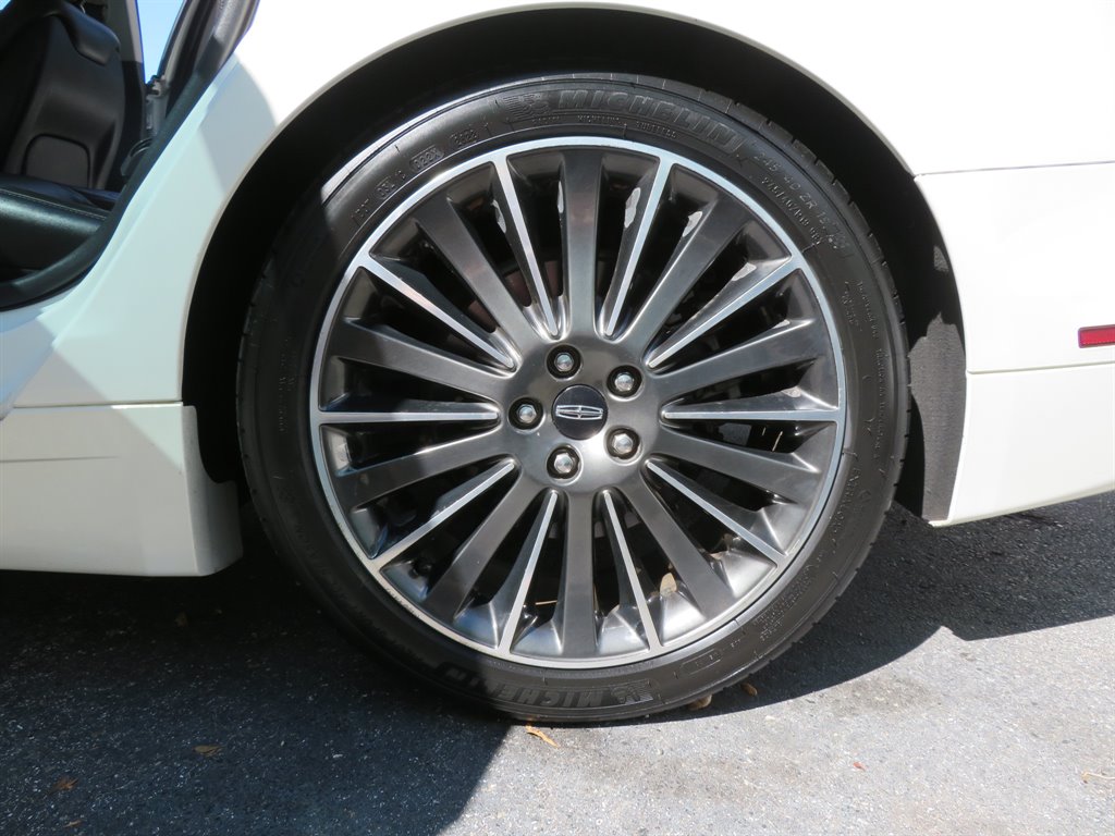 2013 Lincoln MKZ photo