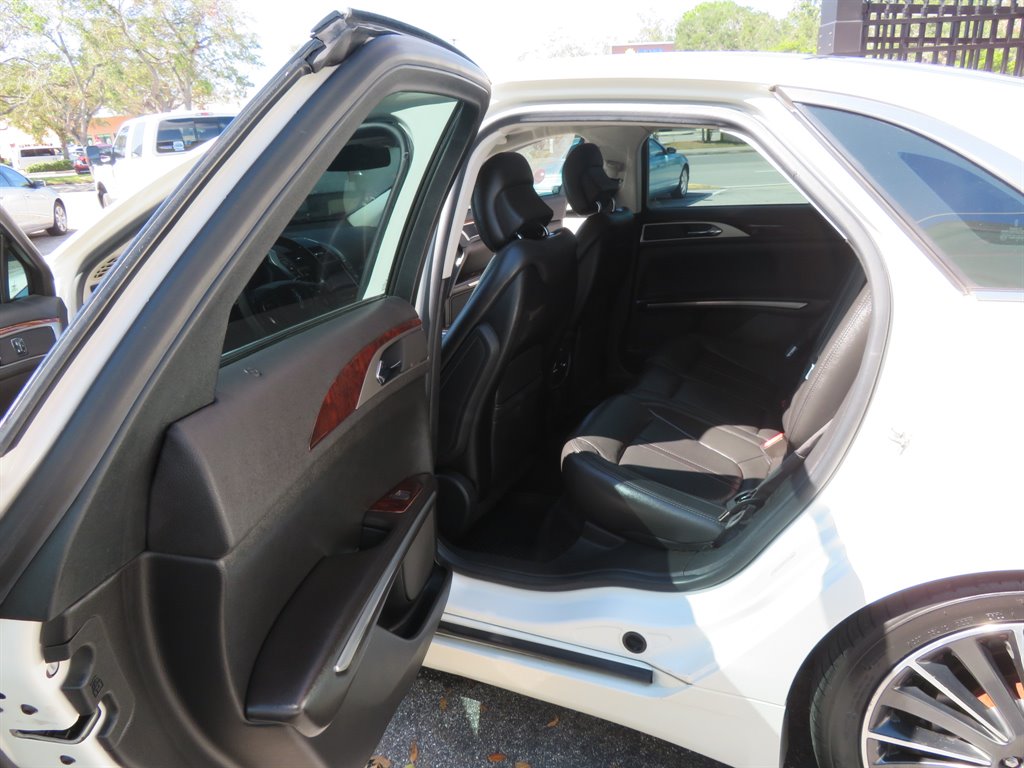 2013 Lincoln MKZ photo