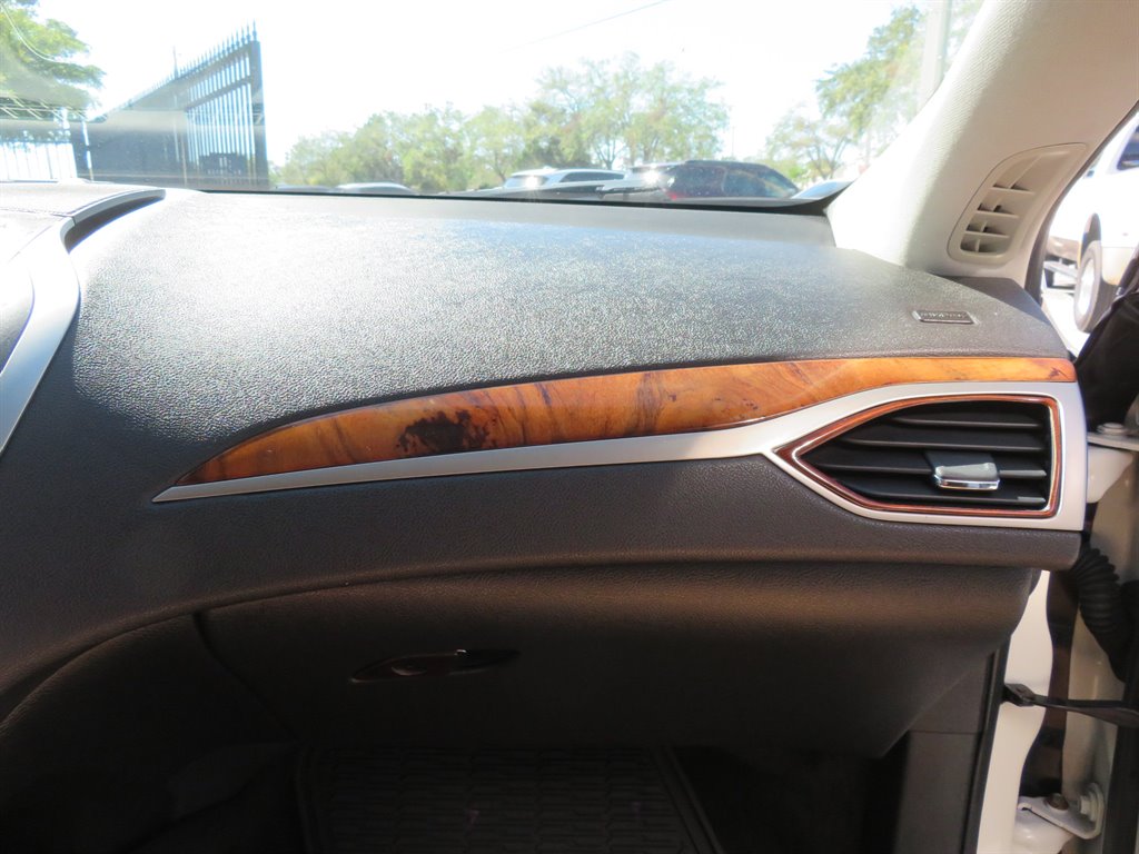2013 Lincoln MKZ photo