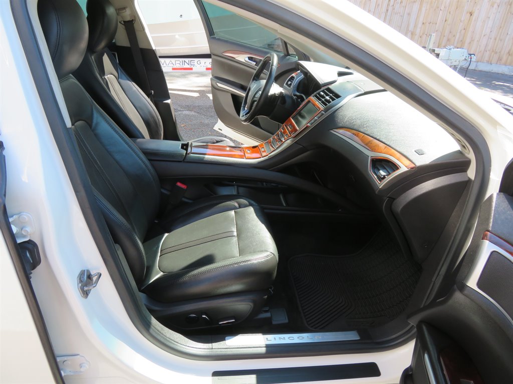2013 Lincoln MKZ photo