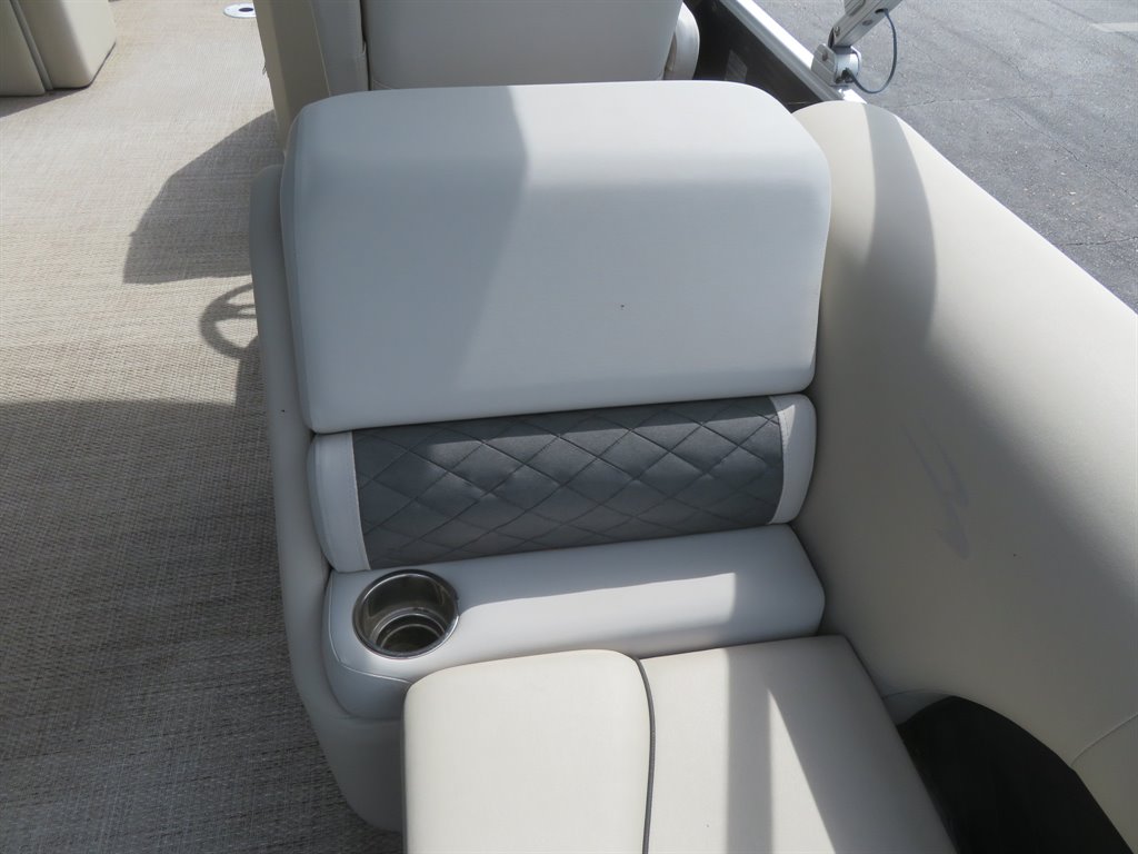 2018 BENNINGTON 23 SSRXP - $35,900