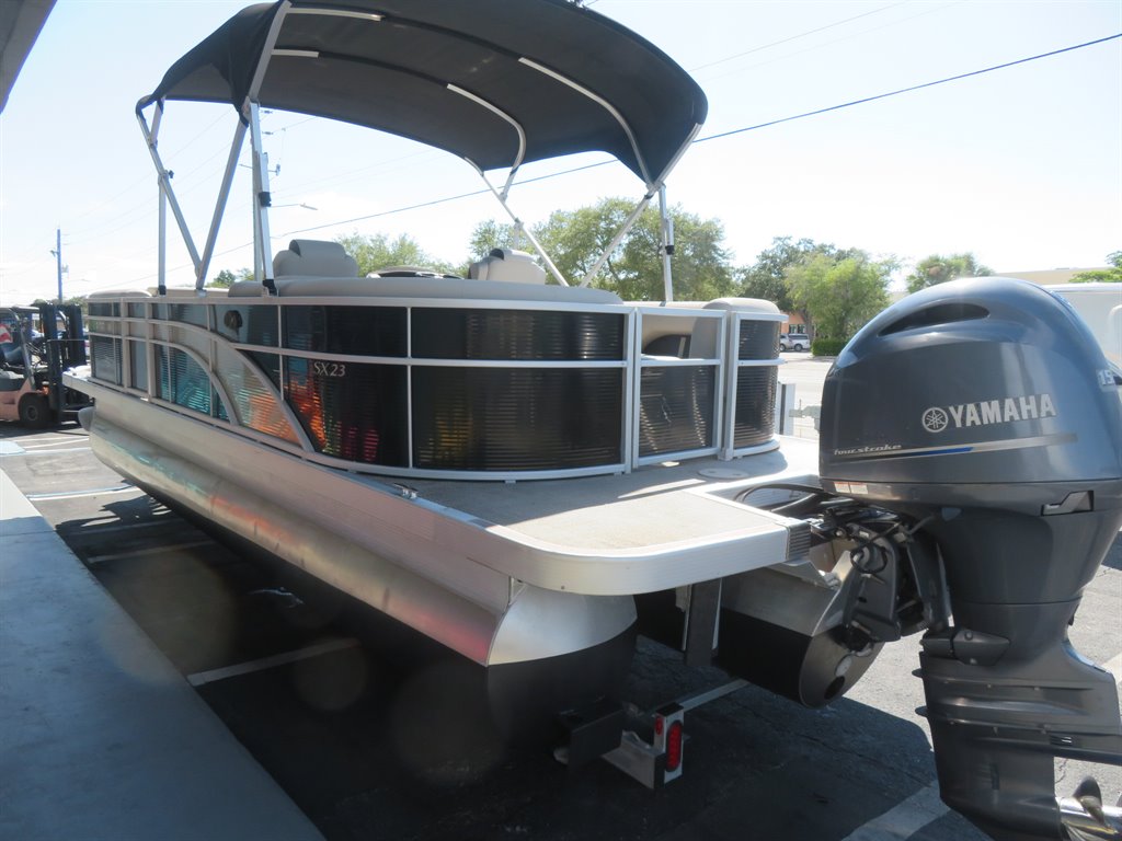 2018 BENNINGTON 23 SSRXP - $35,900