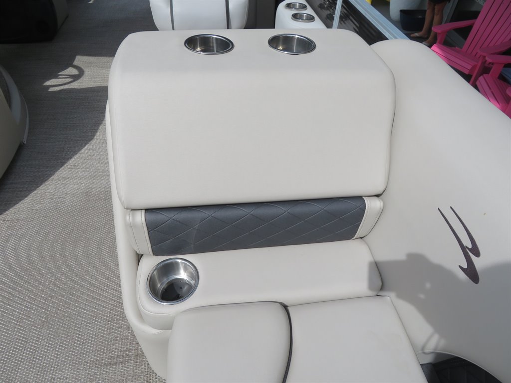 2018 BENNINGTON 23 SSRXP - $35,900