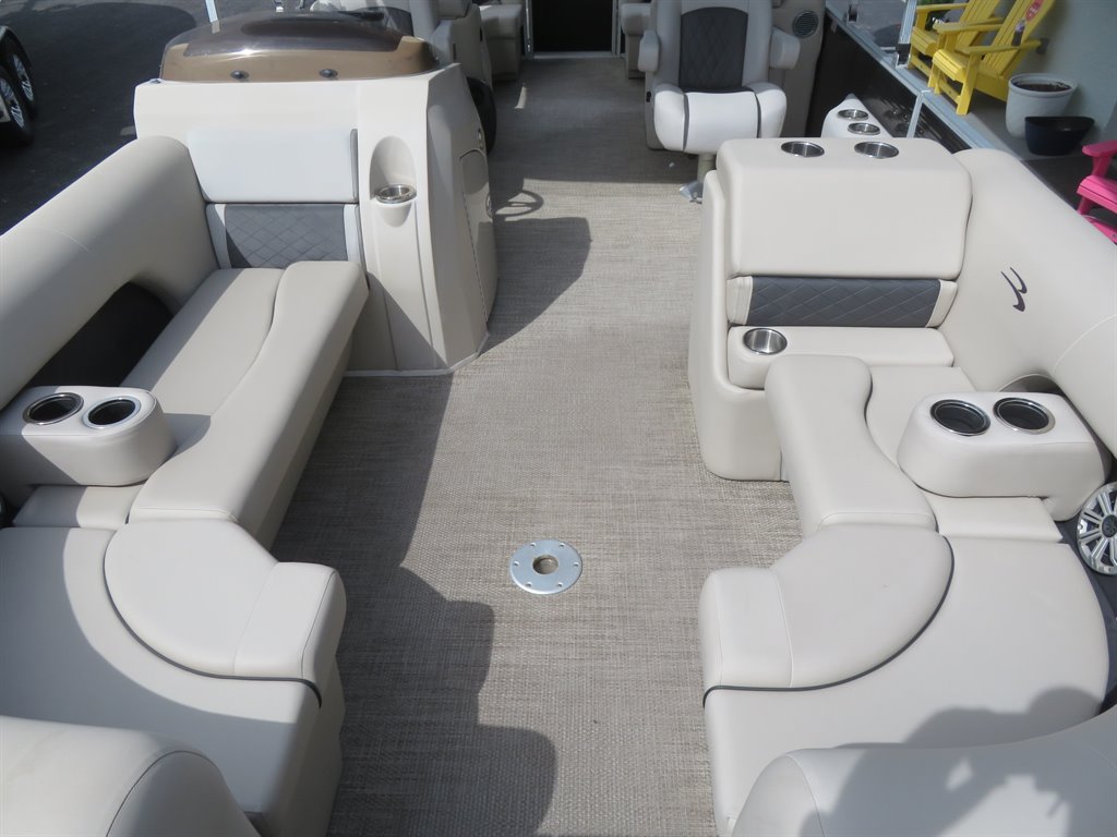 2018 BENNINGTON 23 SSRXP - $35,900