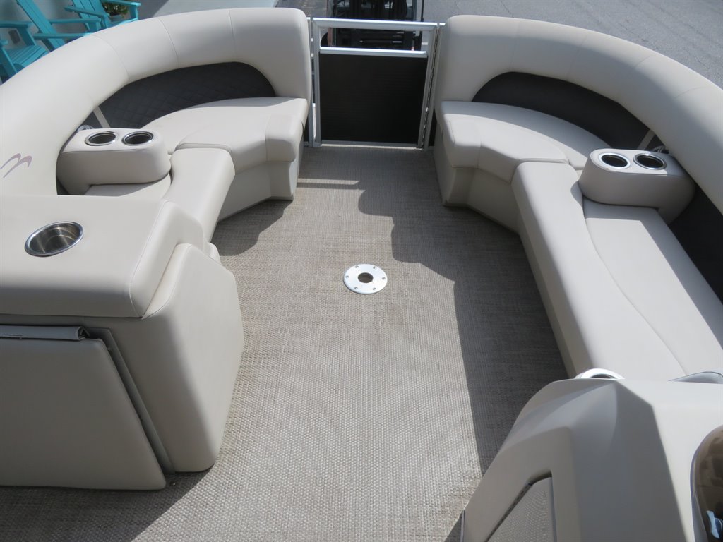 2018 BENNINGTON 23 SSRXP - $35,900