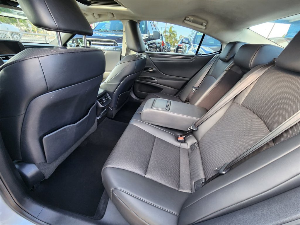 2019 Lexus ES