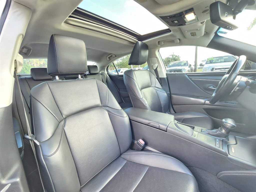 2019 Lexus ES