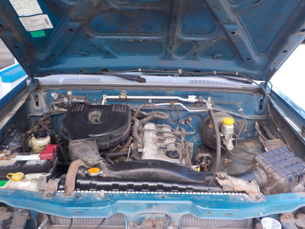 2002 Nissan Frontier XE photo