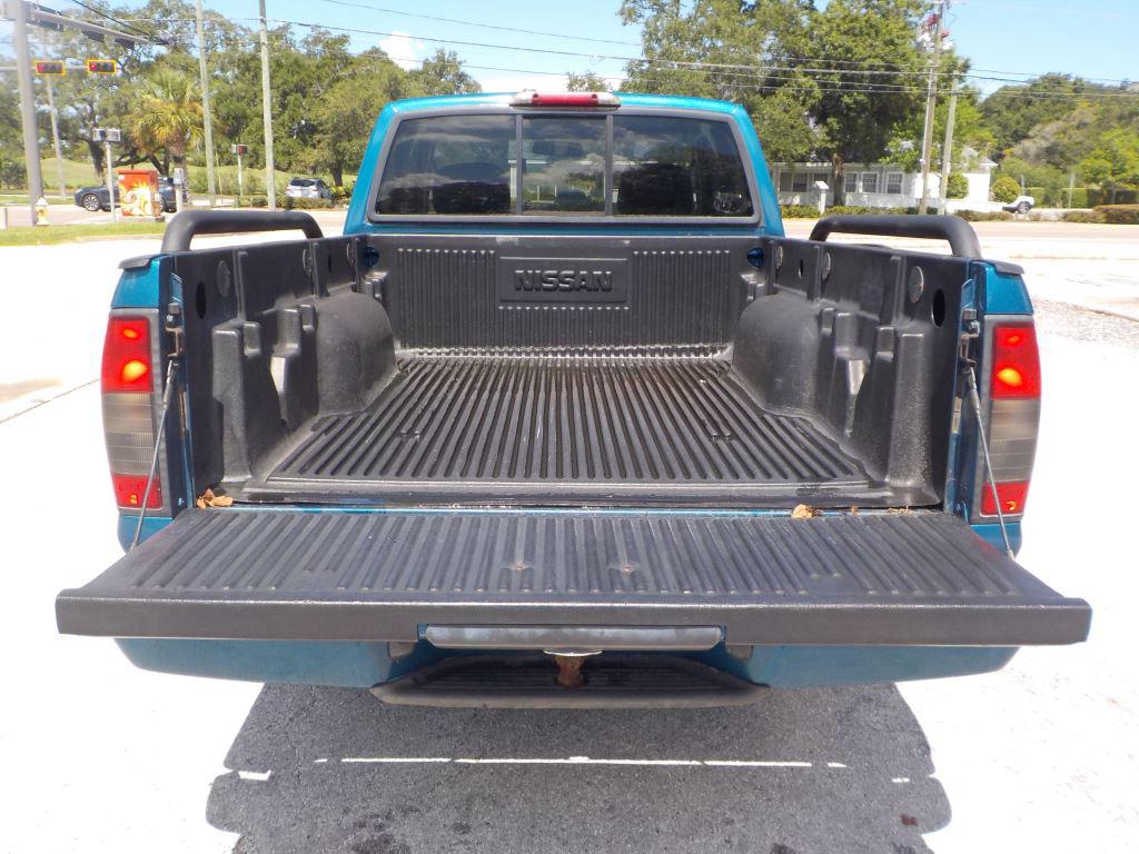 2002 Nissan Frontier XE photo