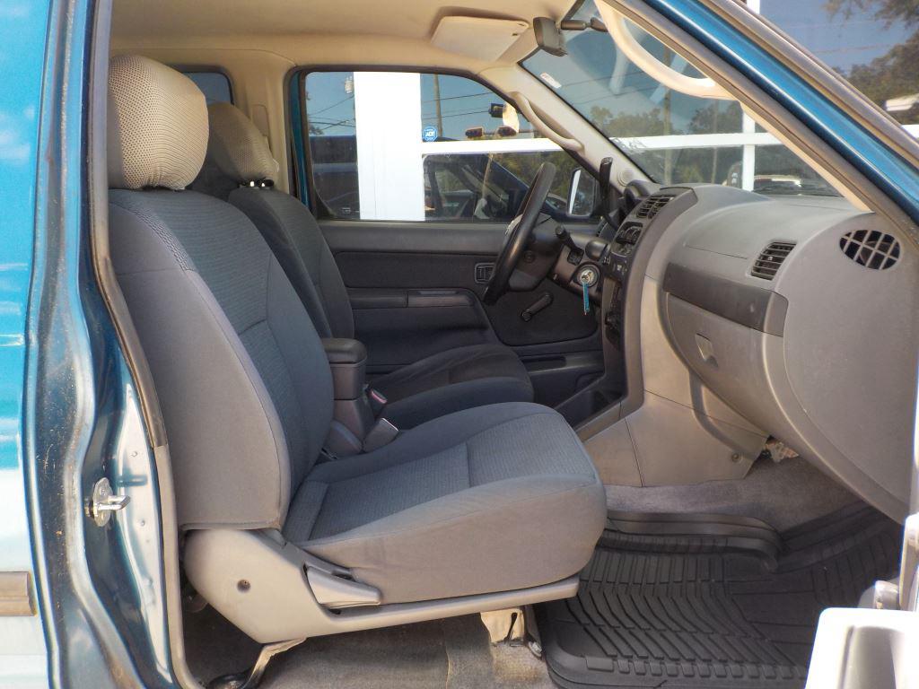 2002 Nissan Frontier XE photo