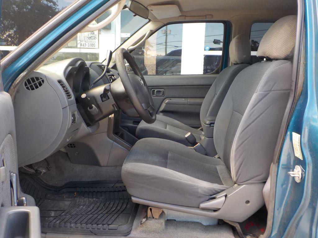 2002 Nissan Frontier XE photo