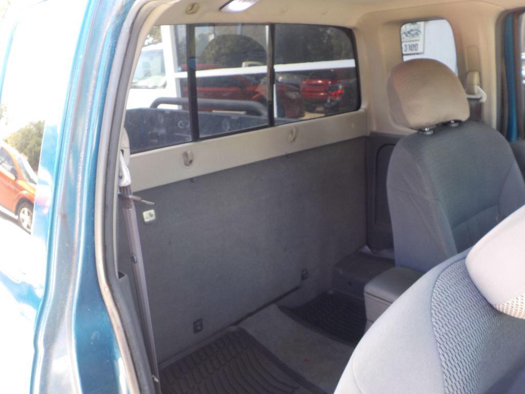 2002 Nissan Frontier XE photo
