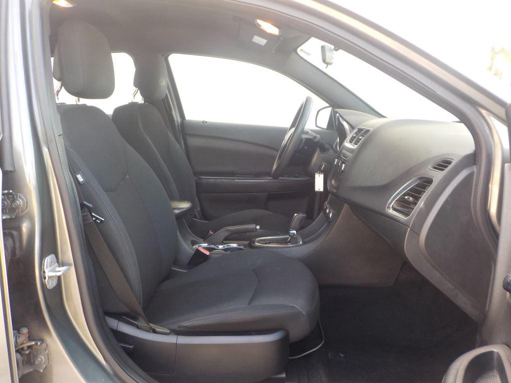 2012 Dodge Avenger SE photo