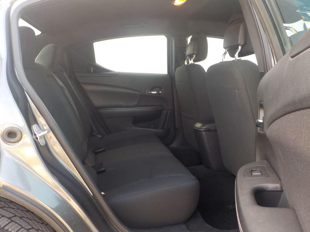 2012 Dodge Avenger SE photo