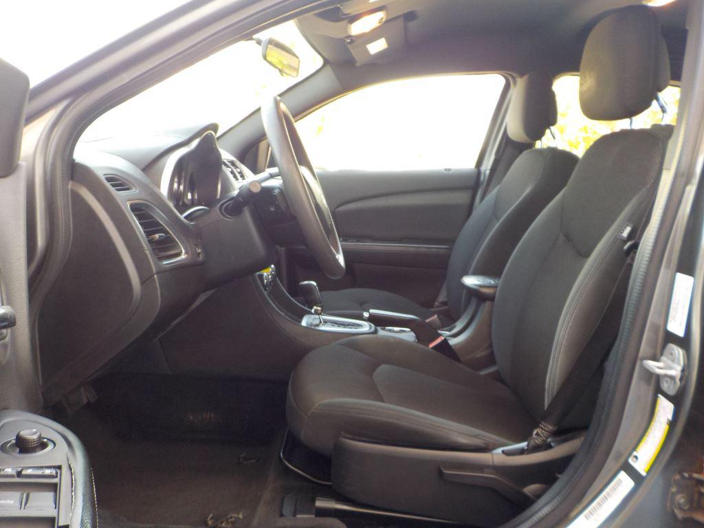 2012 Dodge Avenger SE photo