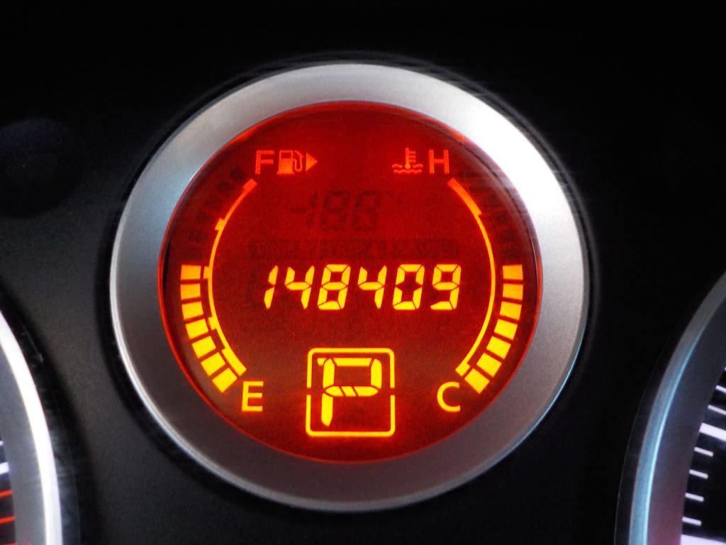 2010 Nissan Sentra 2.0 photo