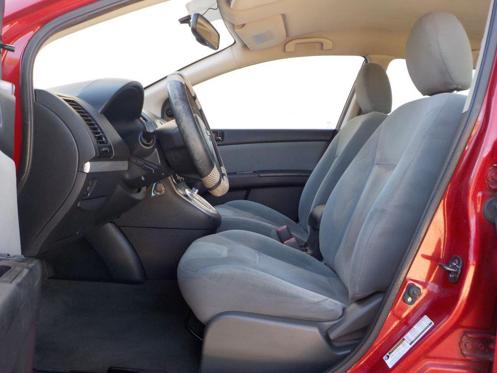 2010 Nissan Sentra 2.0 photo
