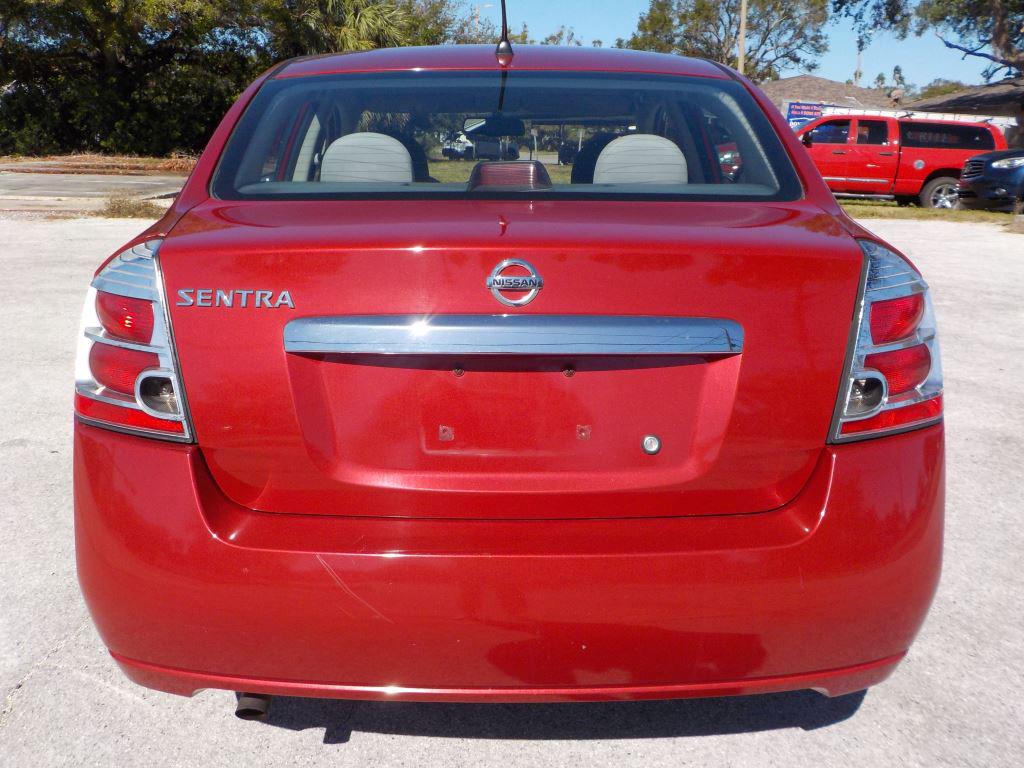 2010 Nissan Sentra 2.0 photo