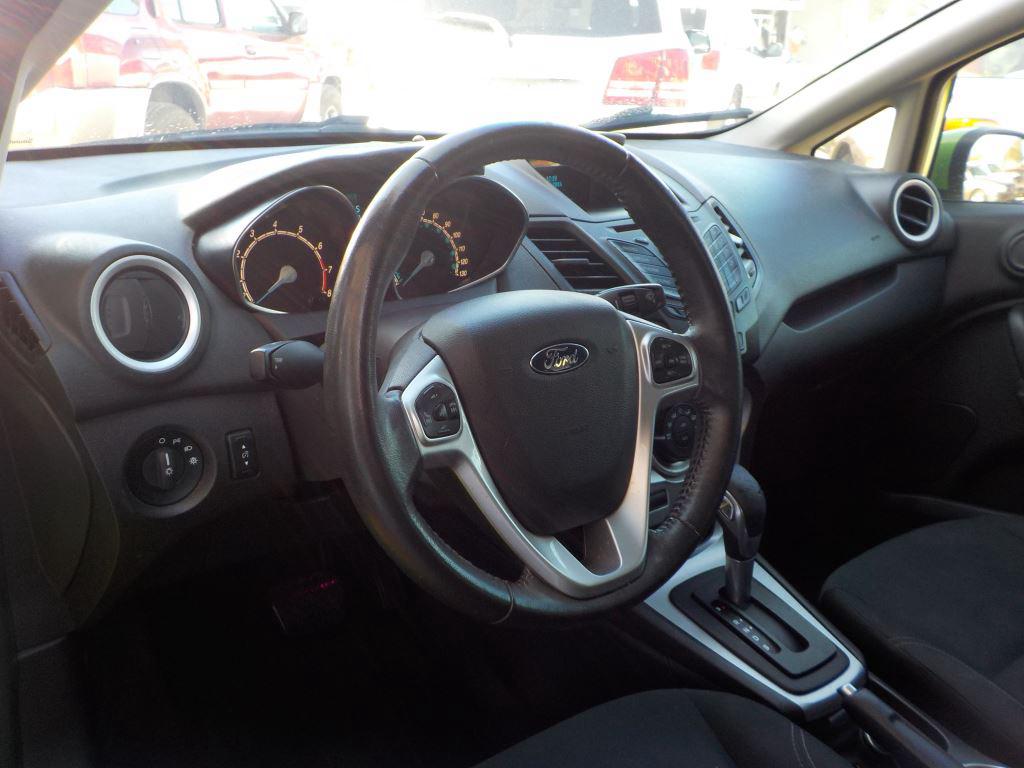 2014 Ford Fiesta SE photo