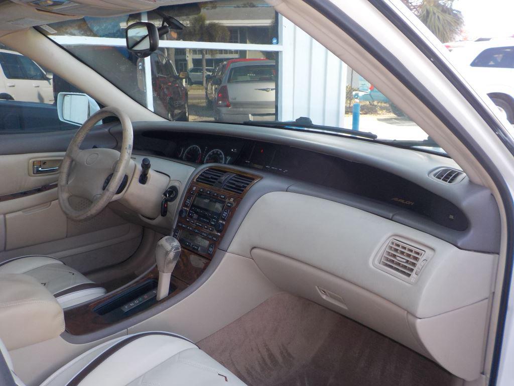 2001 Toyota Avalon XL photo