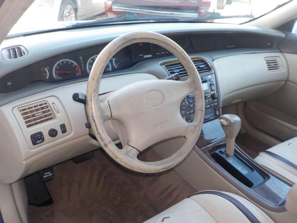2001 Toyota Avalon XL photo