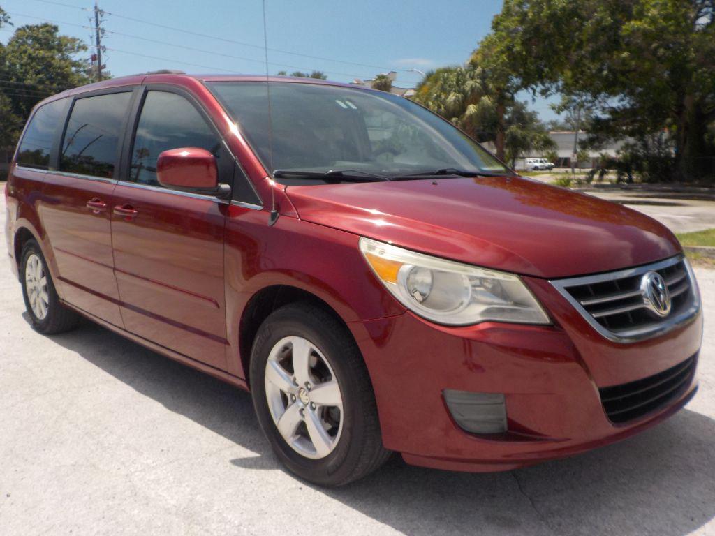 2011 Volkswagen Routan SE
