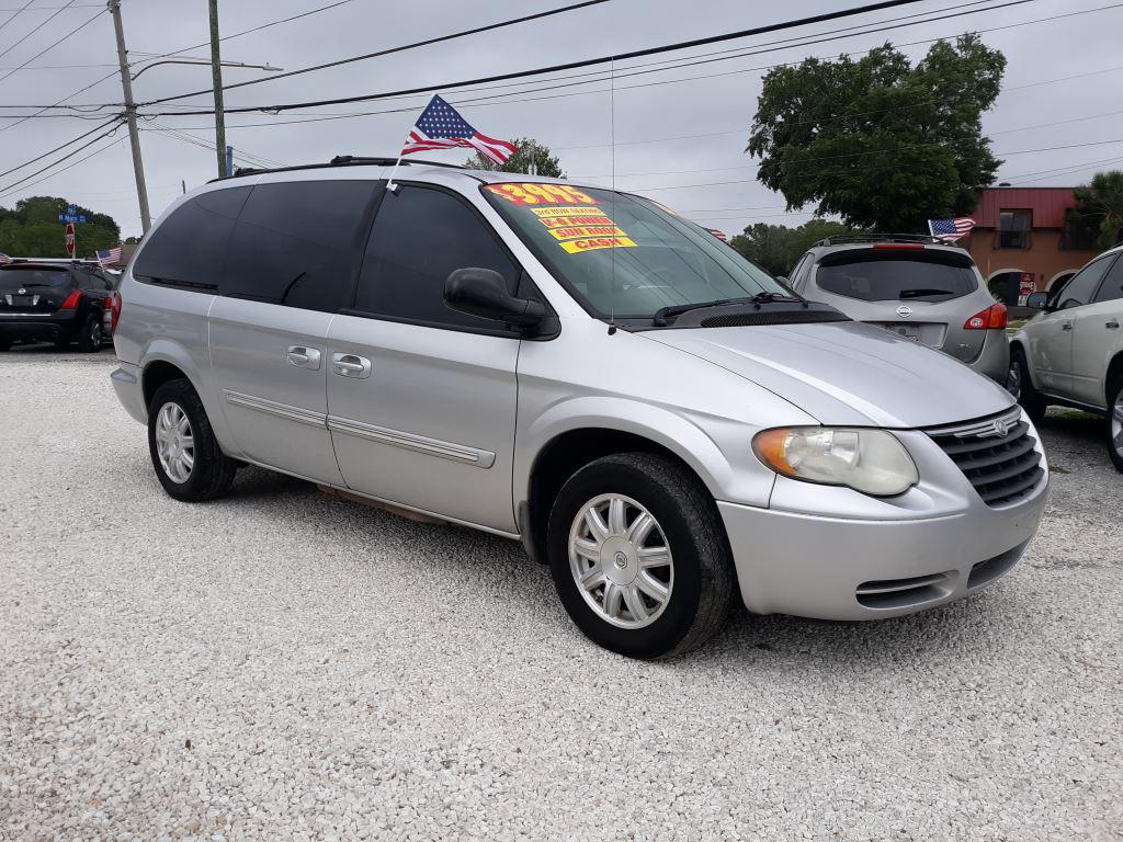 2007 Chrysler Town & Country Touring photo