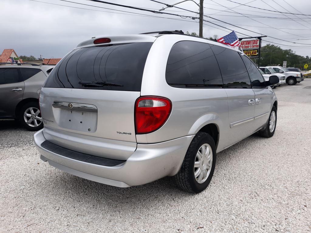 2007 Chrysler Town & Country Touring photo
